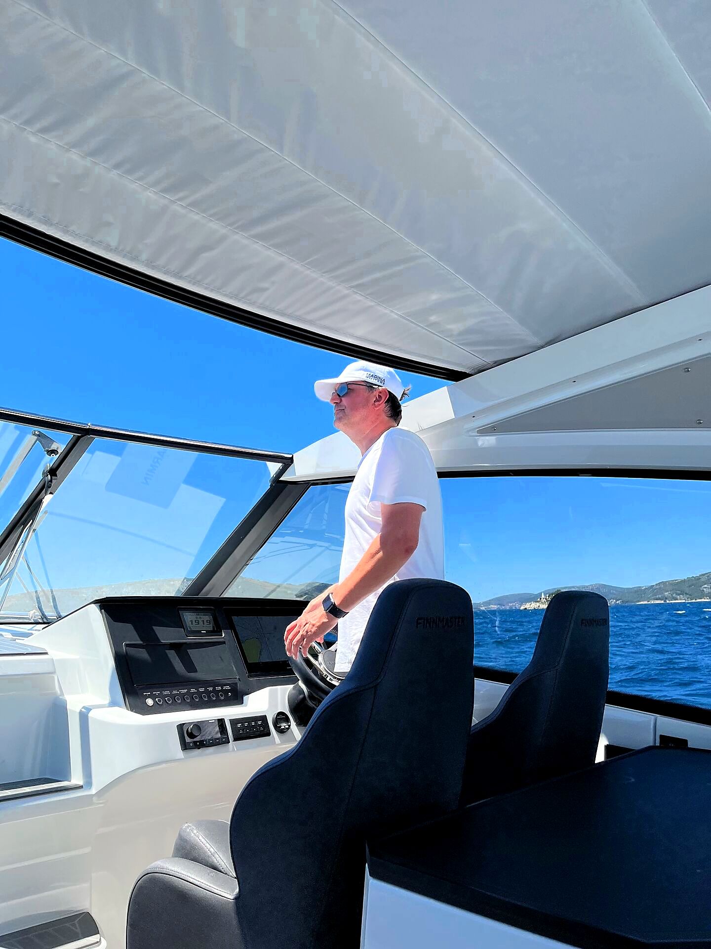 Professional skipper at the helm of Finnmaster ALBA