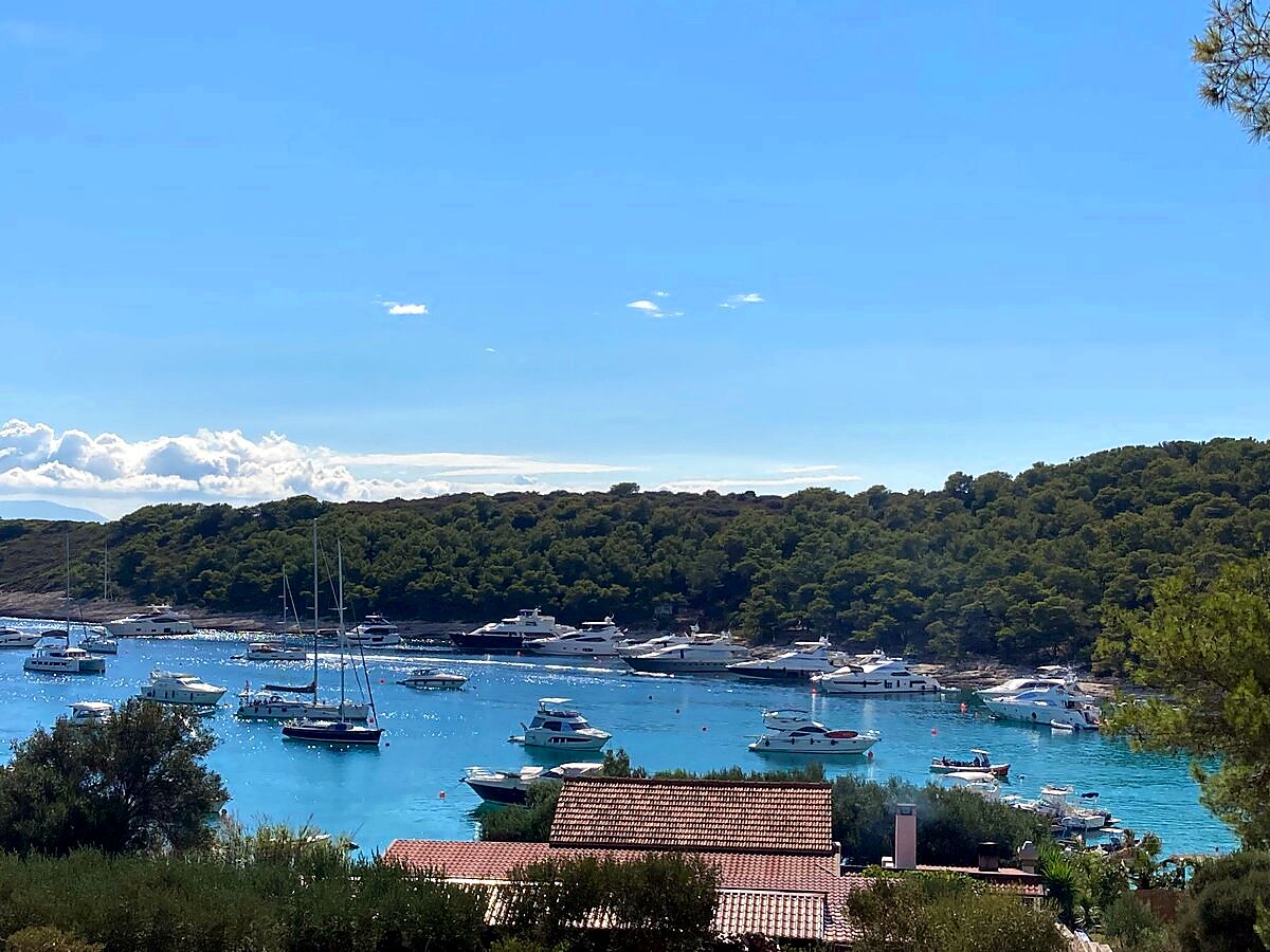 Yachts anchored in the turquoise bay of Palmižana